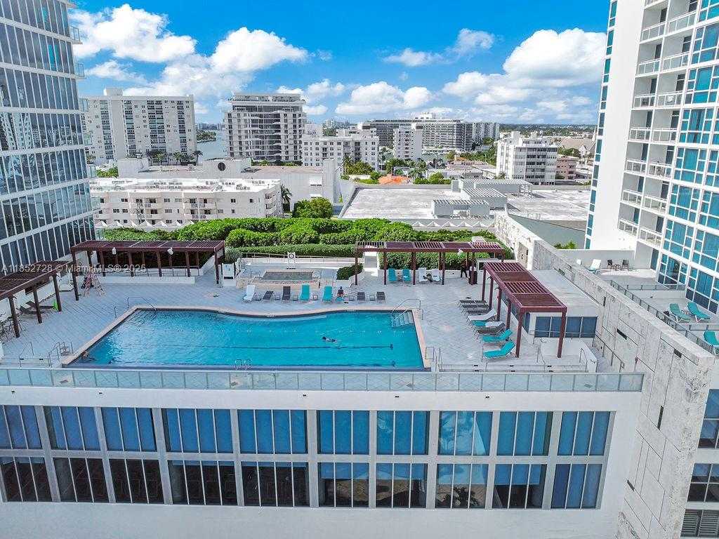 Small Image of 6801 COLLINS AVE #611 (door 610), Miami Beach Number 4
