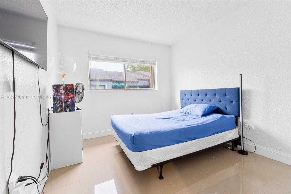 Small Image of Miami Number 22