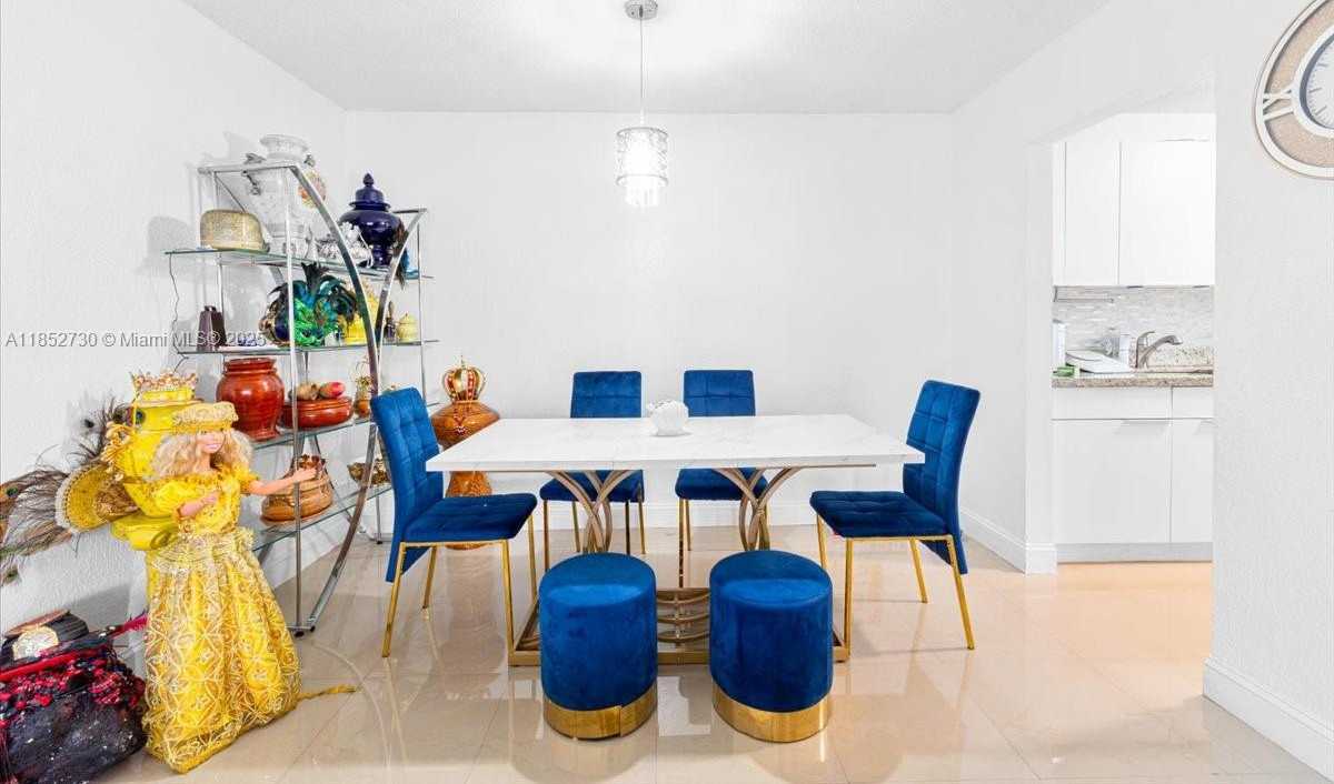 Small Image of Miami Number 23