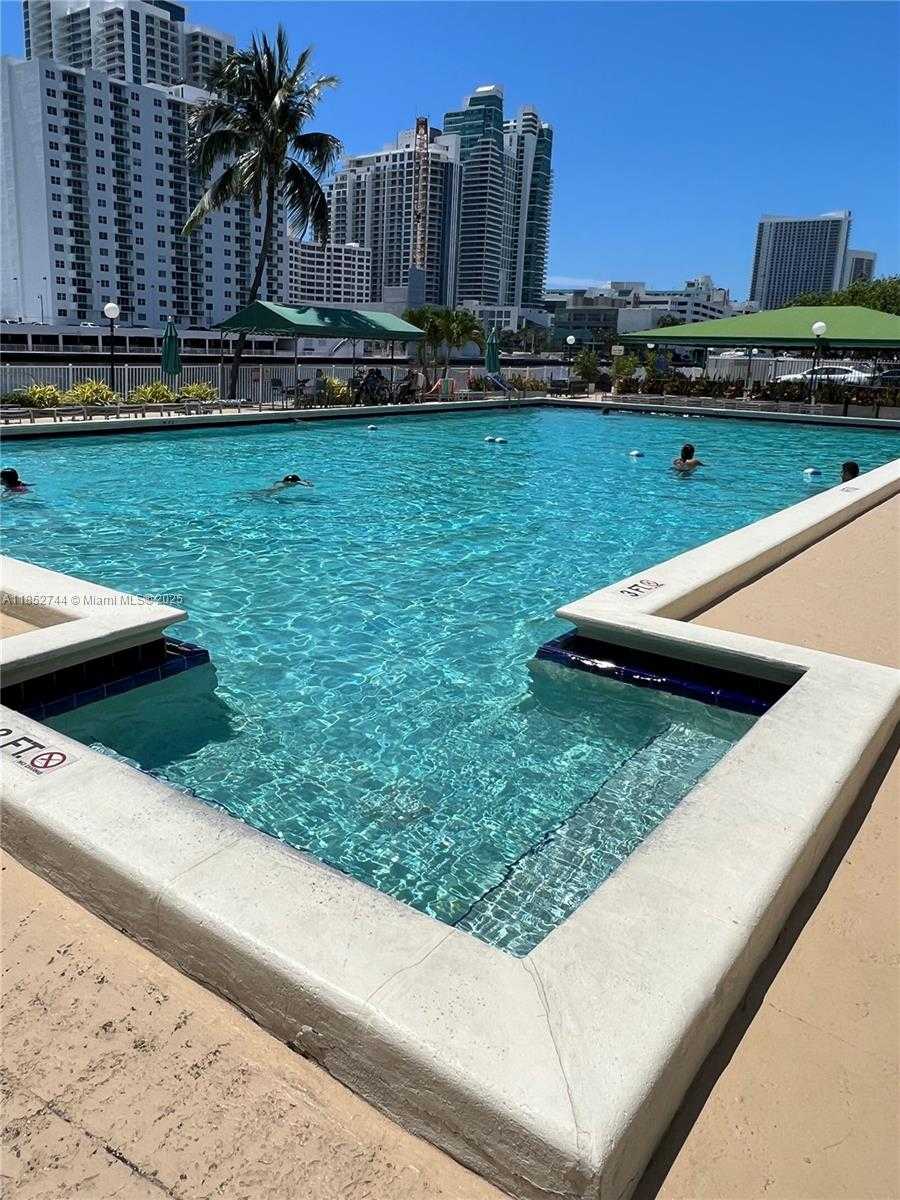 Small Image of 1000 PARKVIEW DR #523, Hallandale Beach Number 10