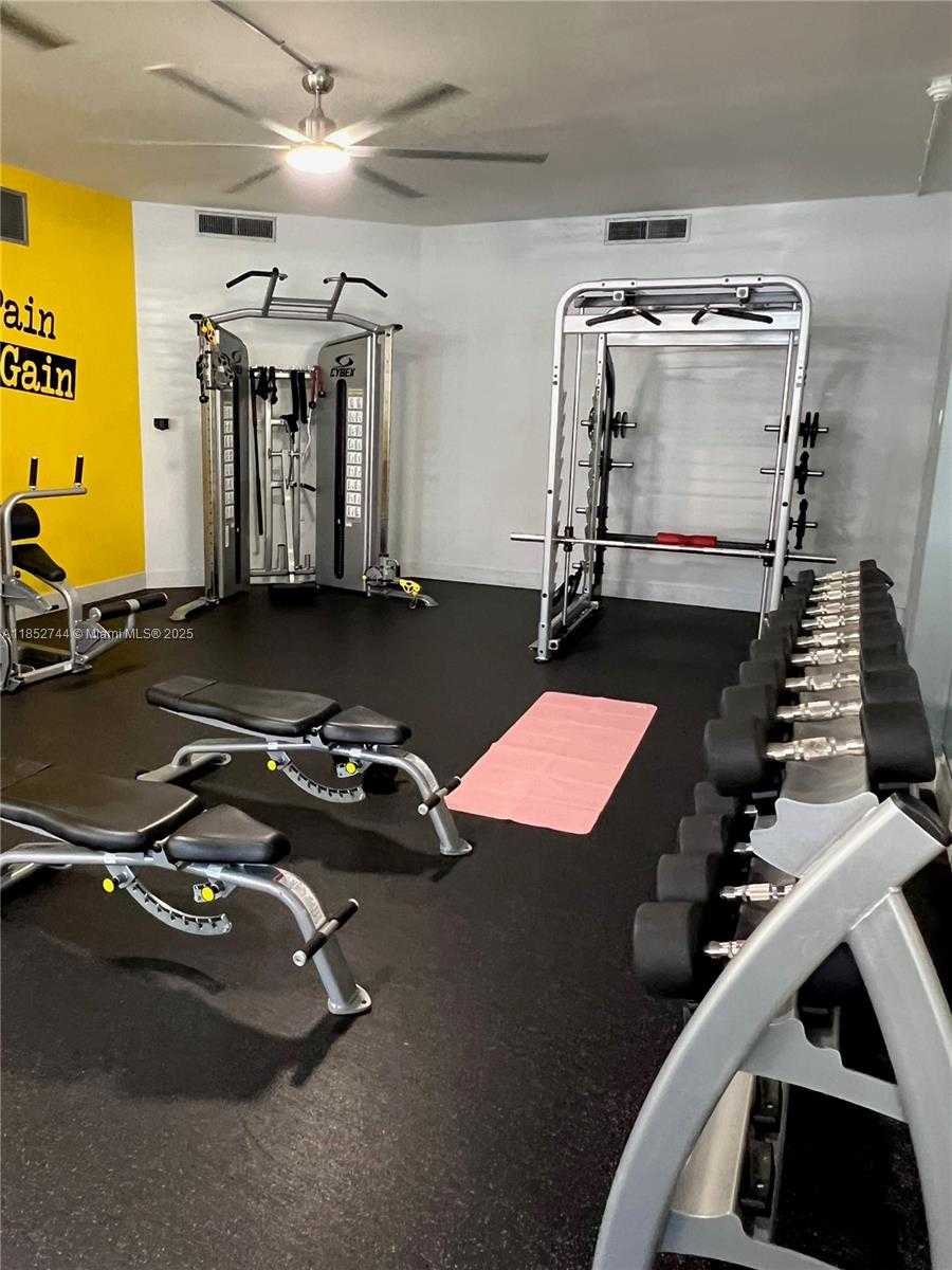 Small Image of 1000 PARKVIEW DR #523, Hallandale Beach Number 11