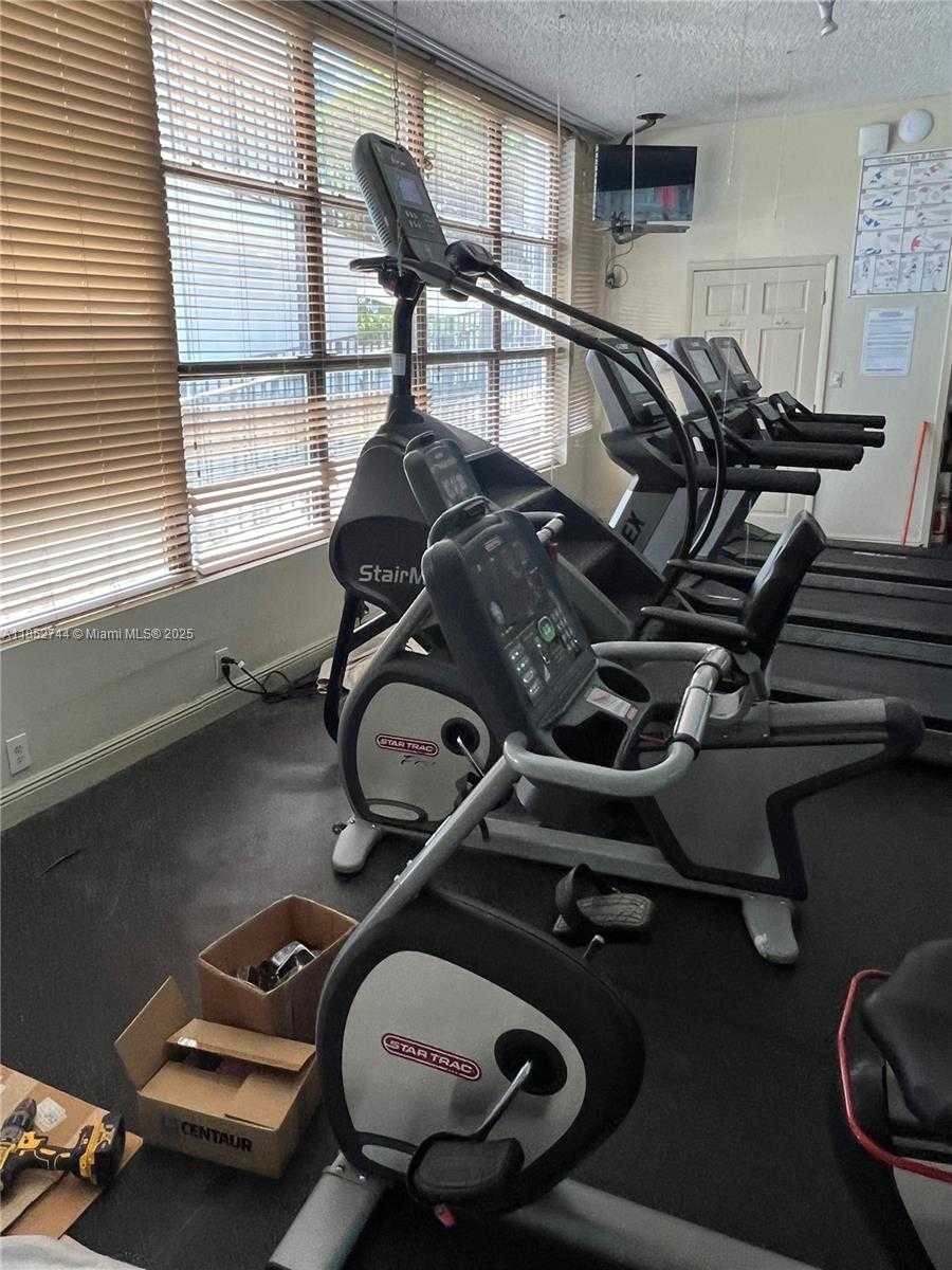 Small Image of 1000 PARKVIEW DR #523, Hallandale Beach Number 12