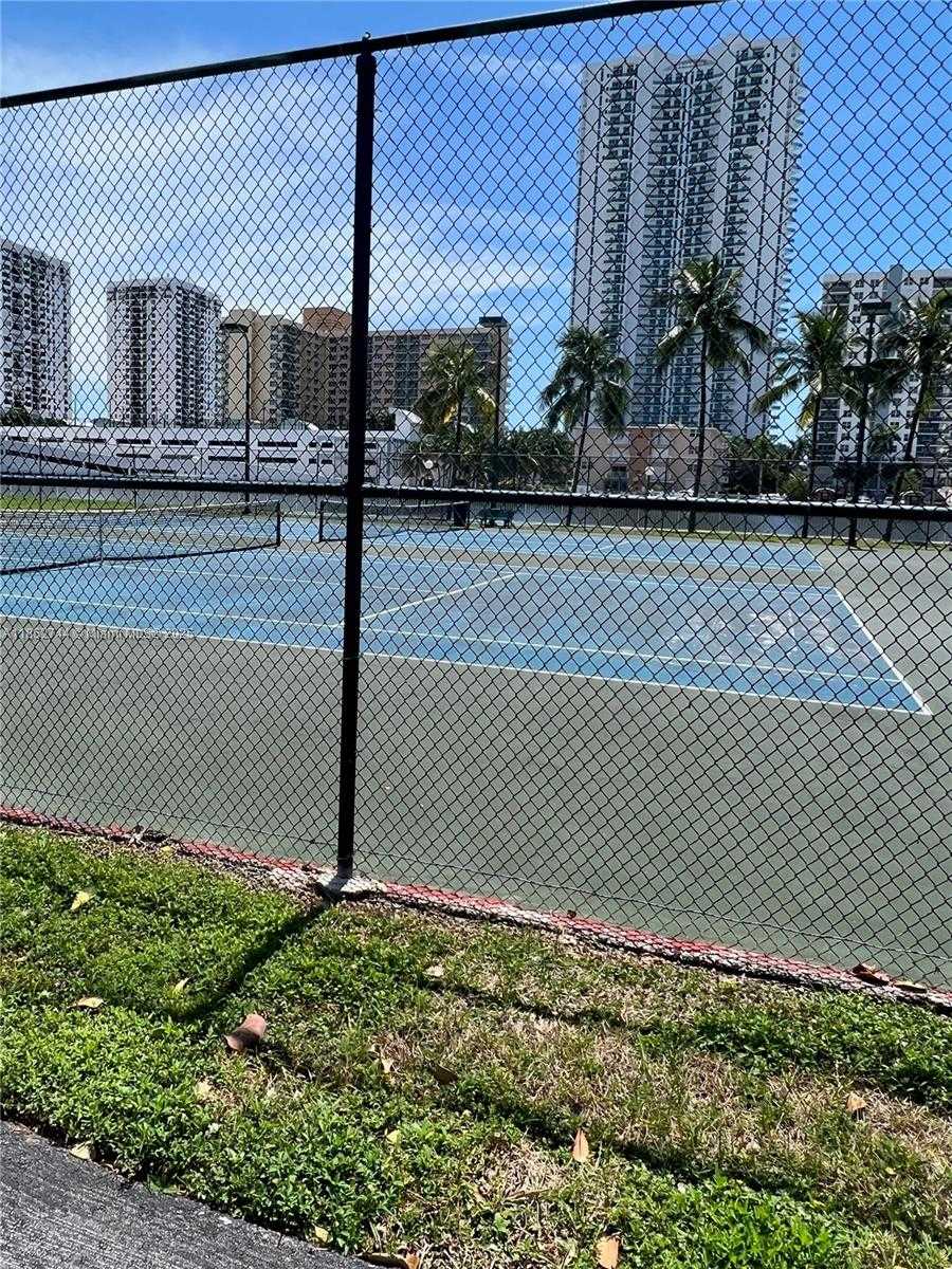 Small Image of 1000 PARKVIEW DR #523, Hallandale Beach Number 13