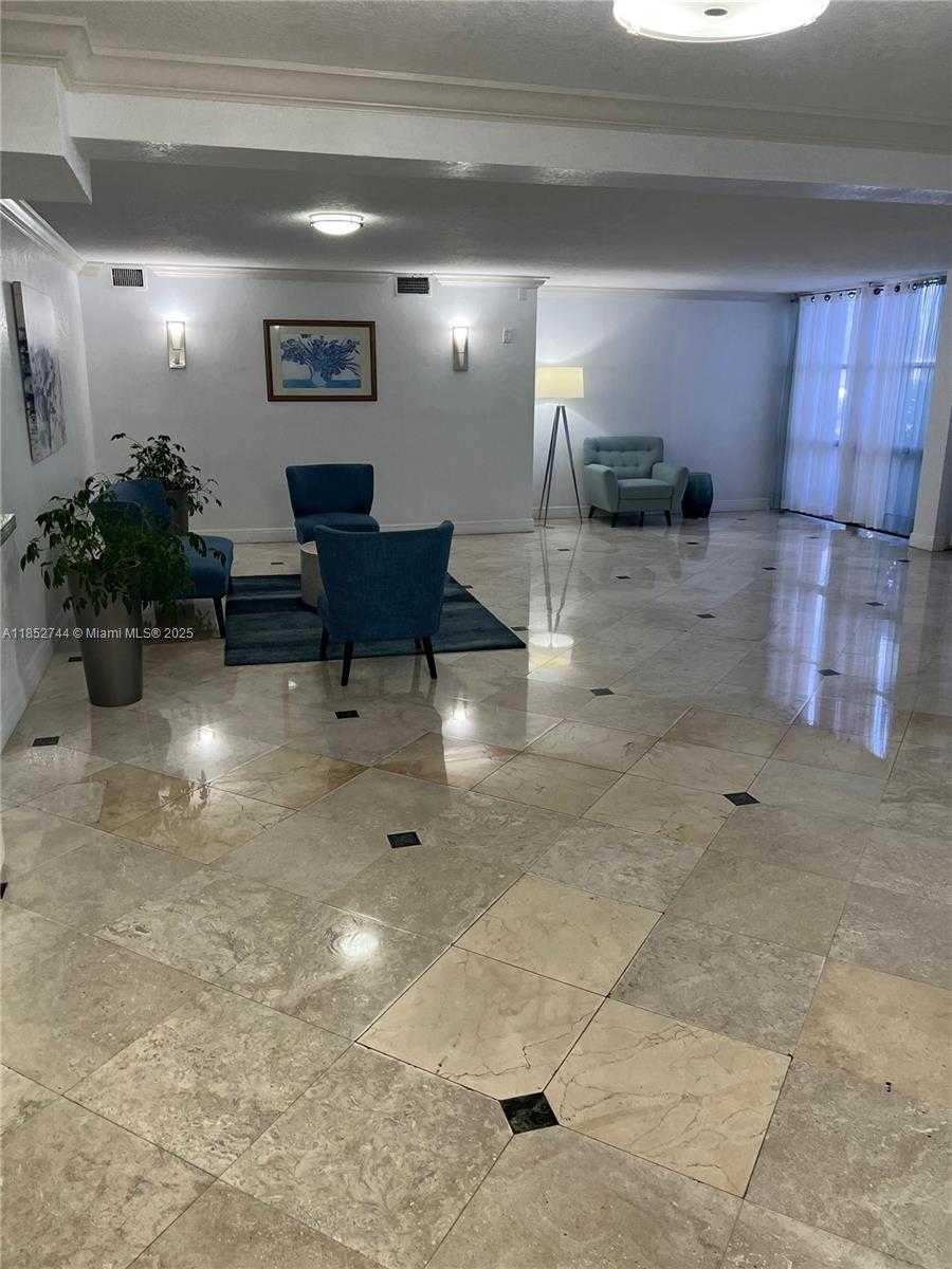 Small Image of 1000 PARKVIEW DR #523, Hallandale Beach Number 5