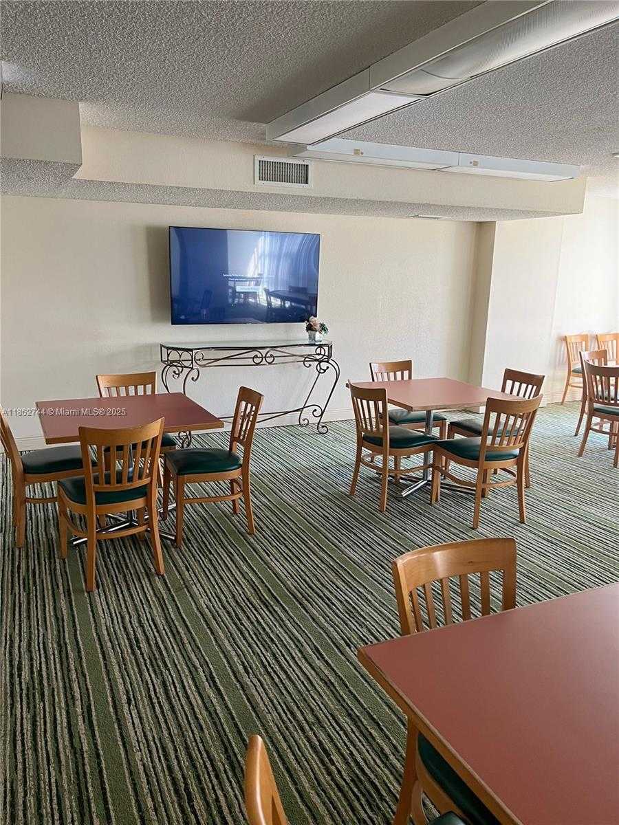 Small Image of 1000 PARKVIEW DR #523, Hallandale Beach Number 7