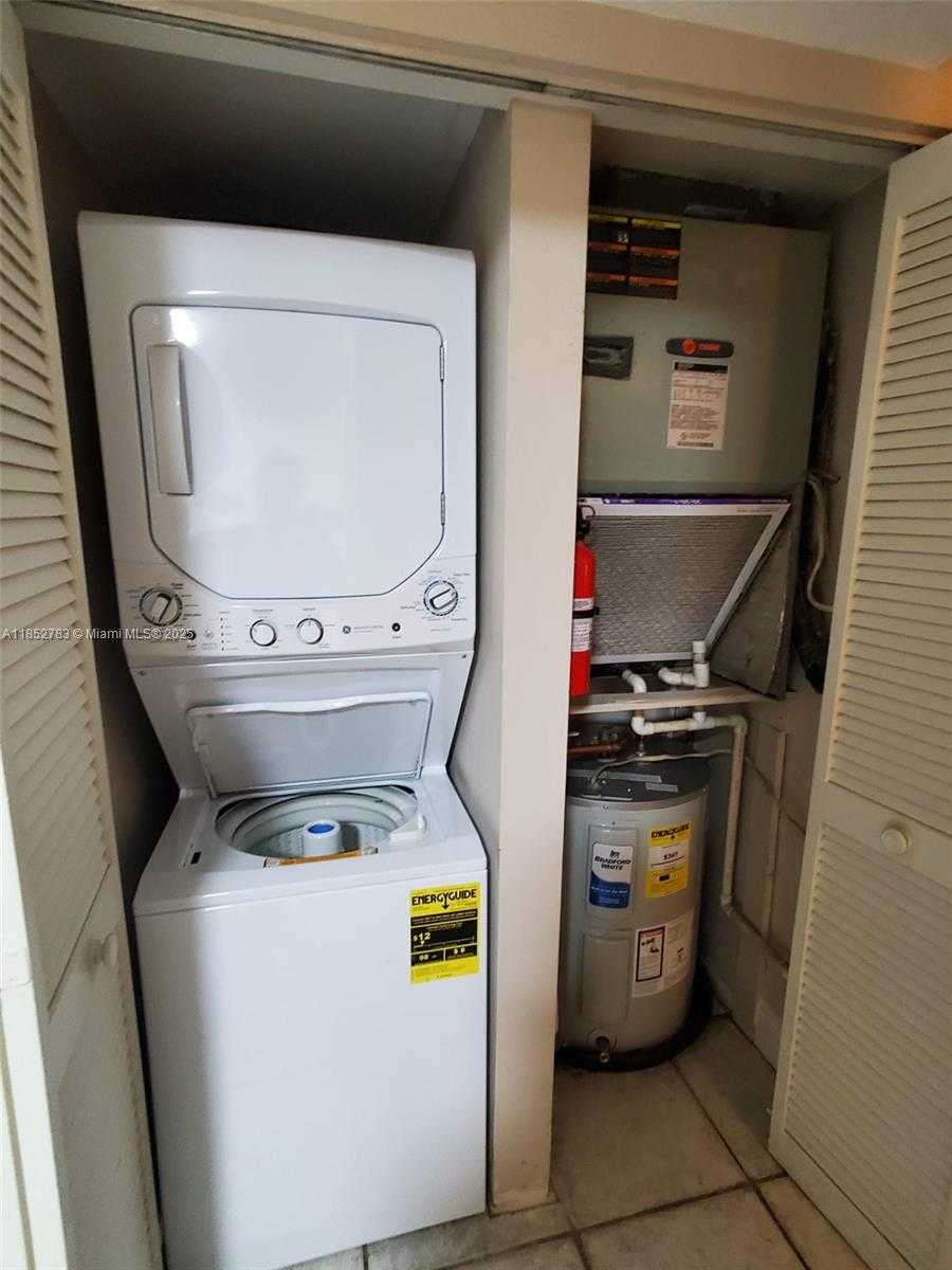 Small Image of 10170 SOUTH WEST 77TH CT, Miami Number 12