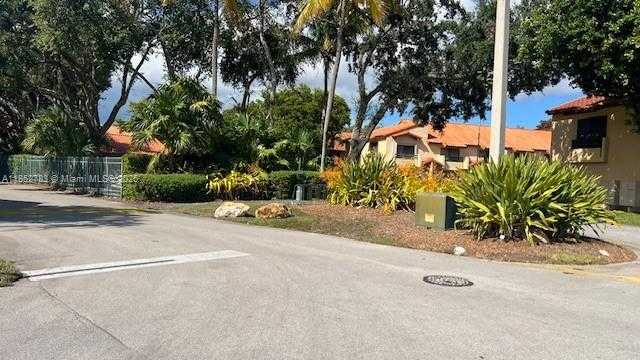 Small Image of 10170 SOUTH WEST 77TH CT, Miami Number 28