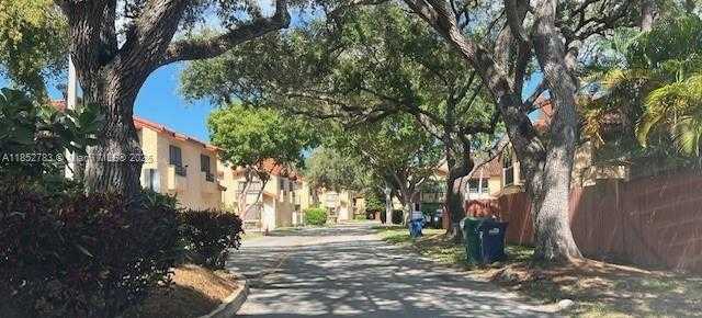 Small Image of 10170 SOUTH WEST 77TH CT, Miami Number 3