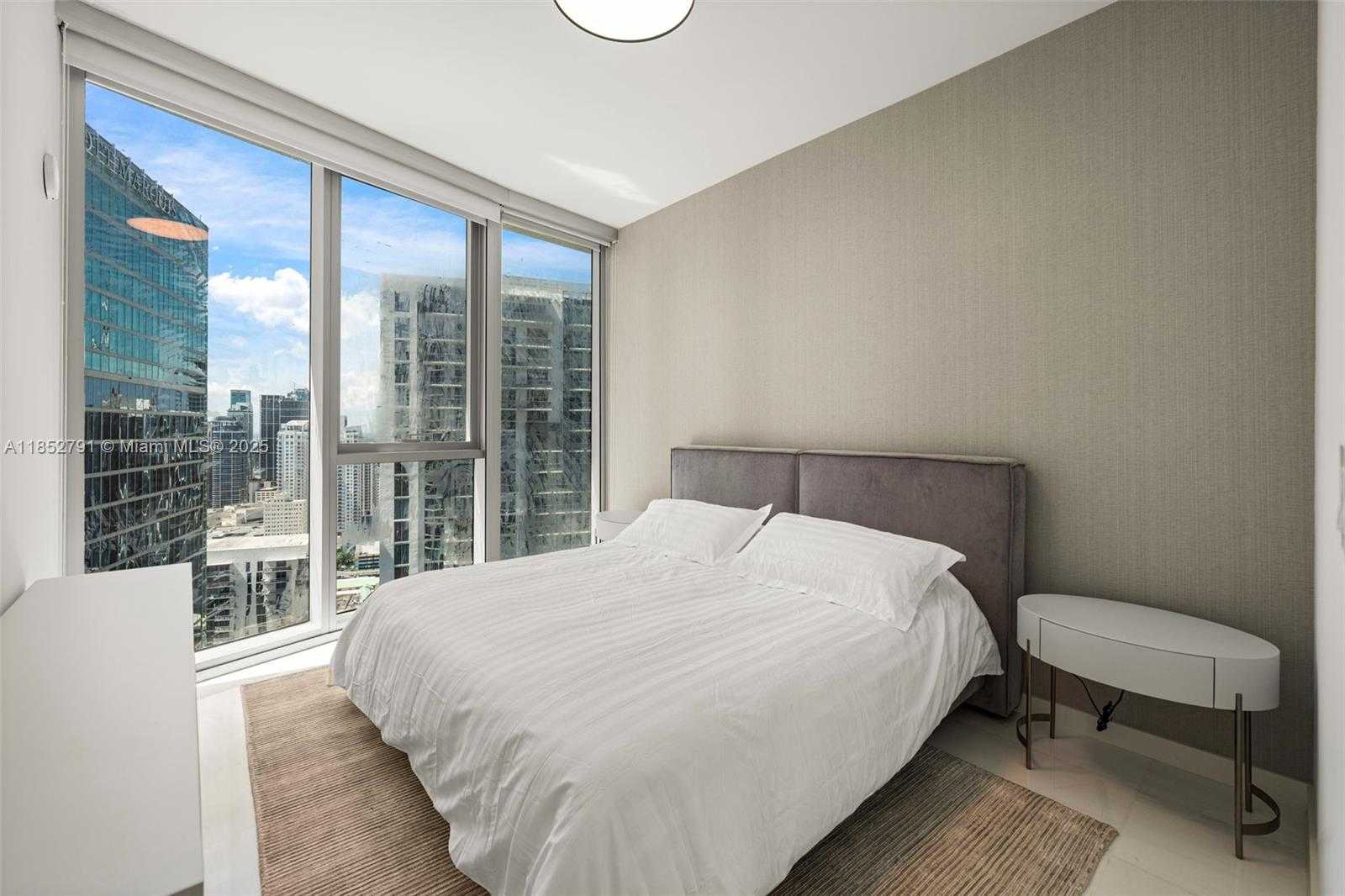 Small Image of Miami Number 22