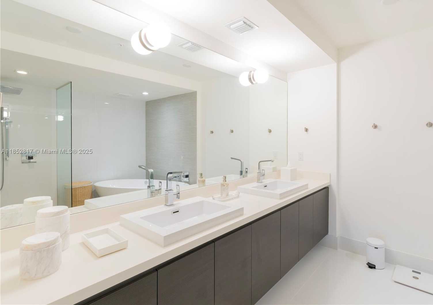Small Image of 330 SUNNY ISLES BLVD #5-1606, Sunny Isles Beach Number 14