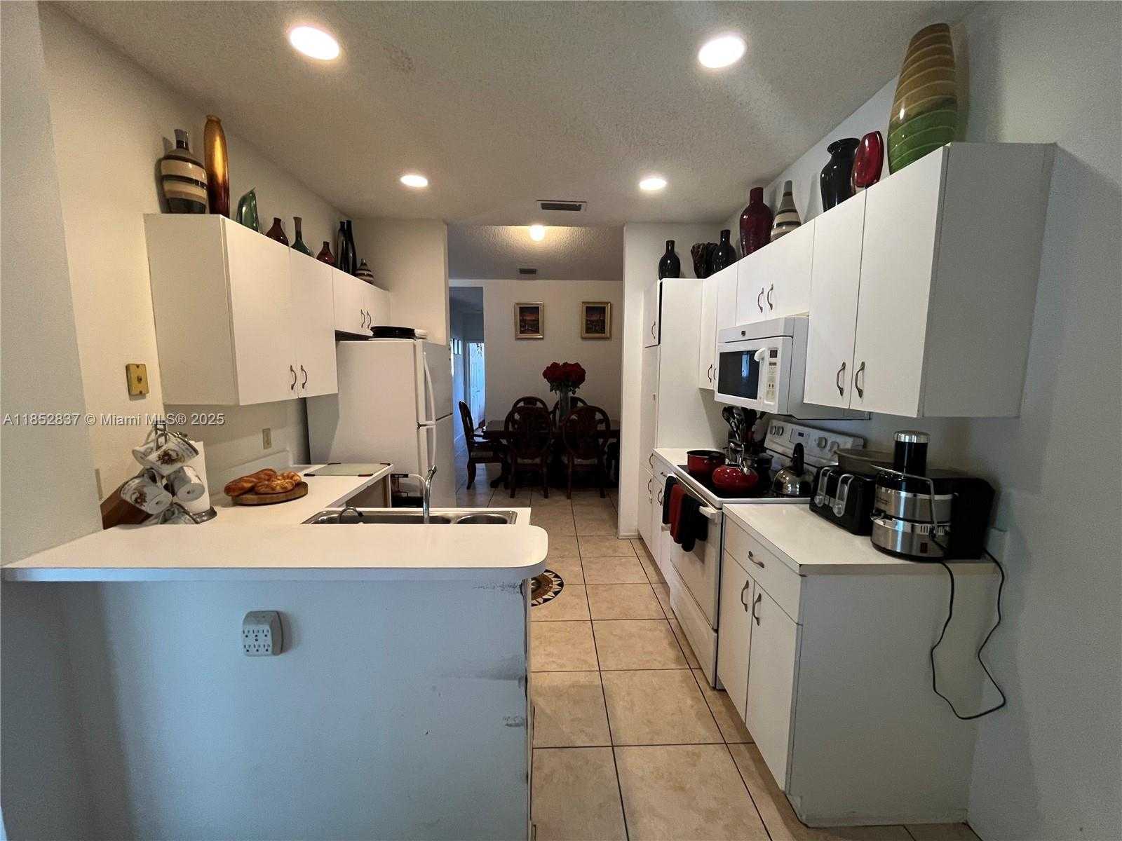 Small Image of 16312 MALIBU DR, Weston Number 19