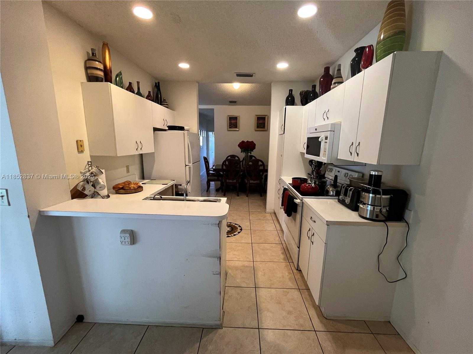 Small Image of 16312 MALIBU DR, Weston Number 20