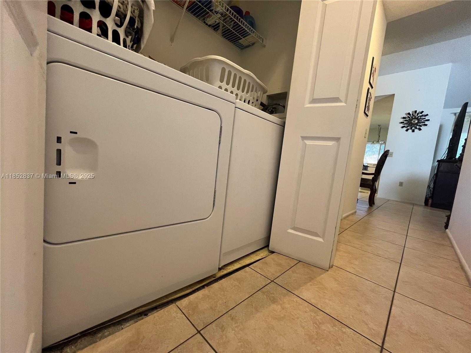 Small Image of 16312 MALIBU DR, Weston Number 25
