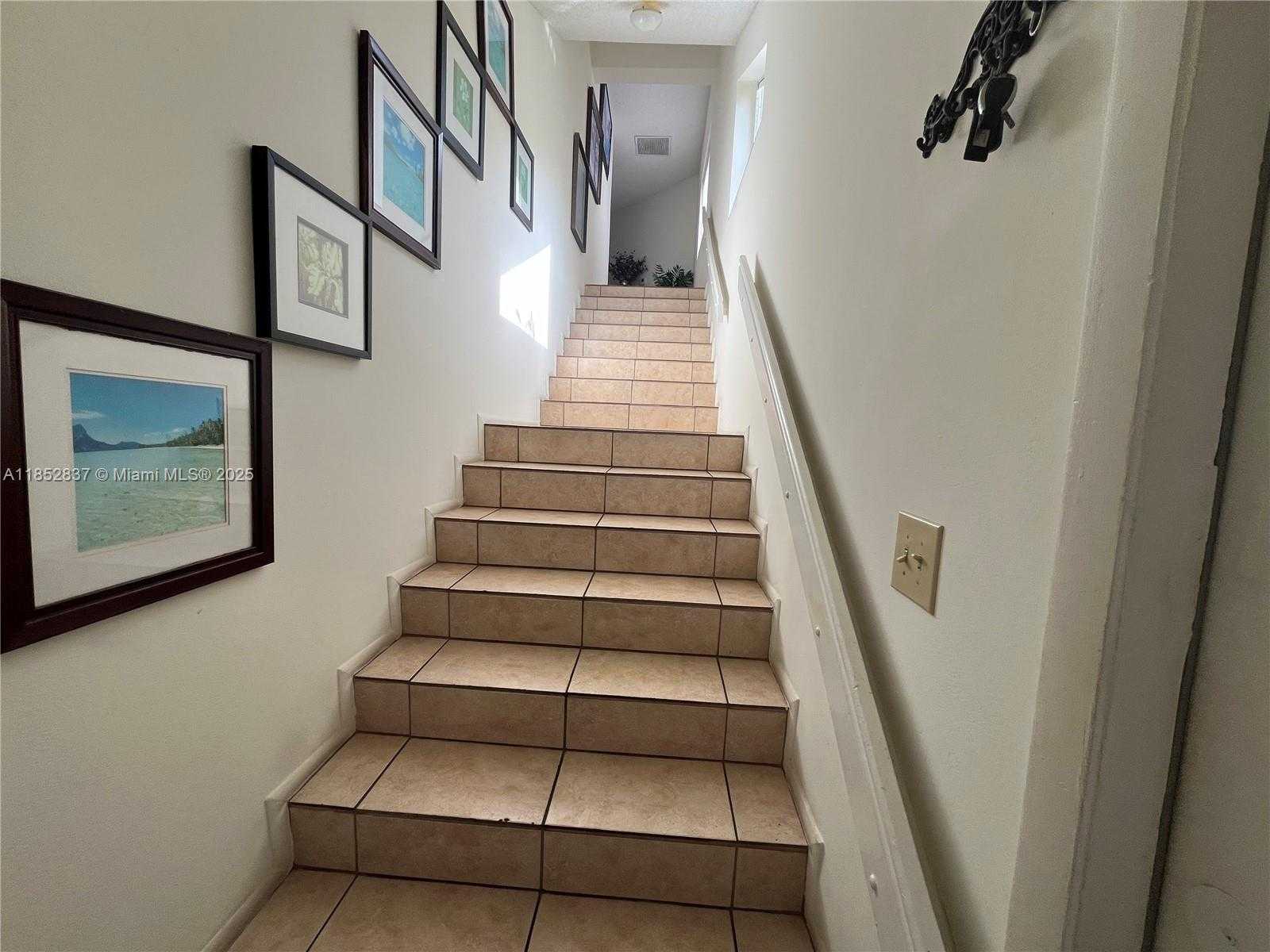 Small Image of 16312 MALIBU DR, Weston Number 4