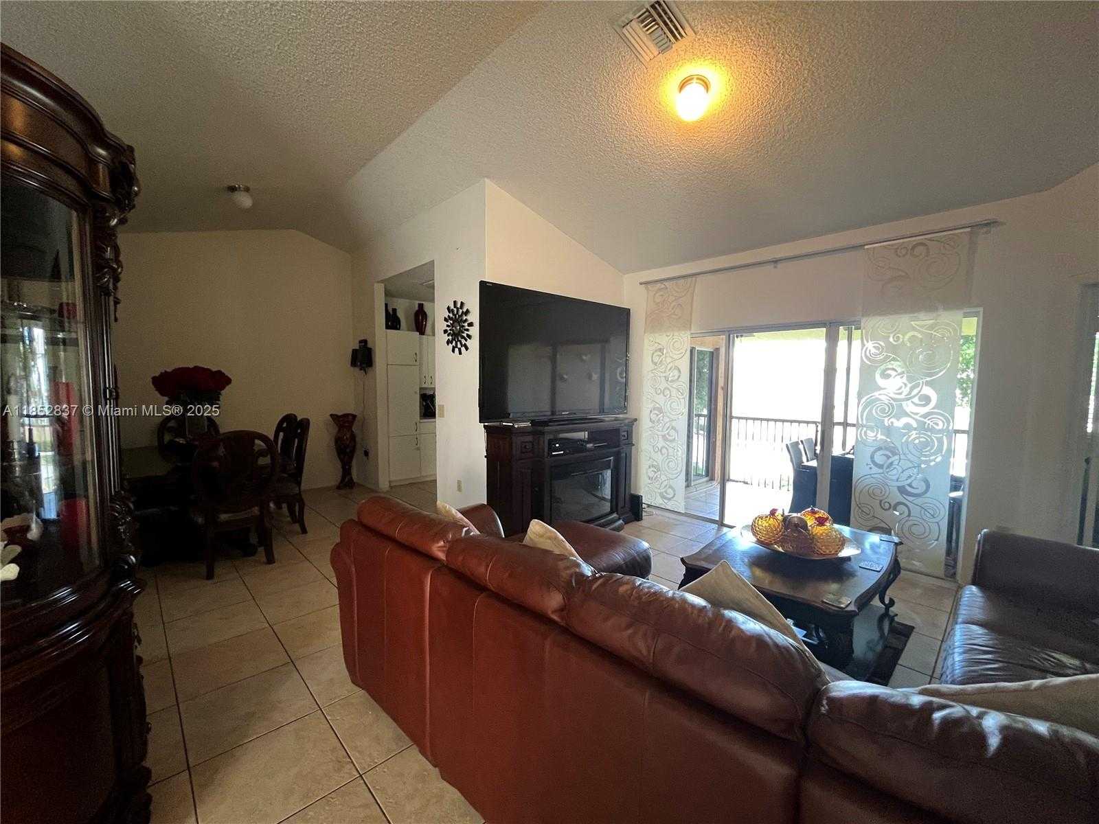 Small Image of 16312 MALIBU DR, Weston Number 7