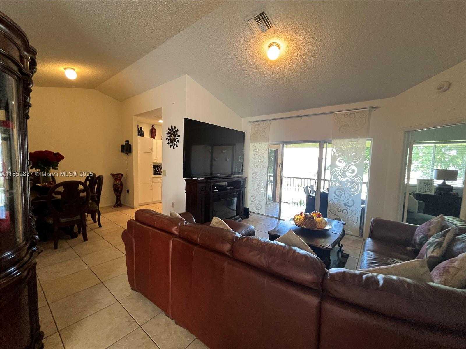 Small Image of 16312 MALIBU DR, Weston Number 8