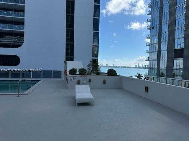 Small Image of Miami Number 12