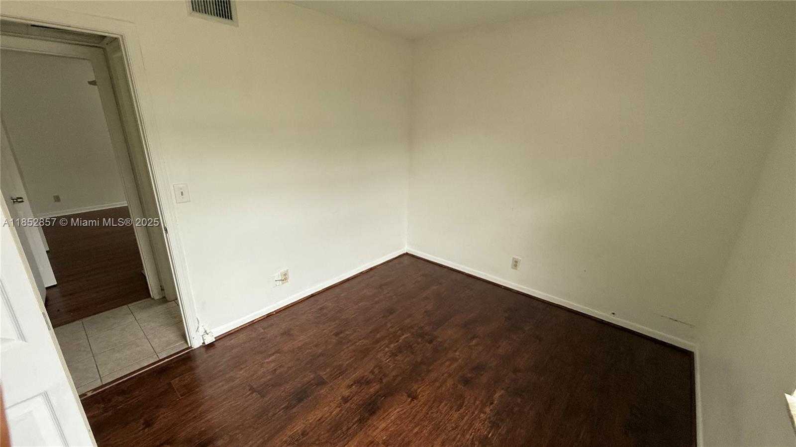 Small Image of 1032 TWIN LAKES DR #21-G, Coral Springs Number 23