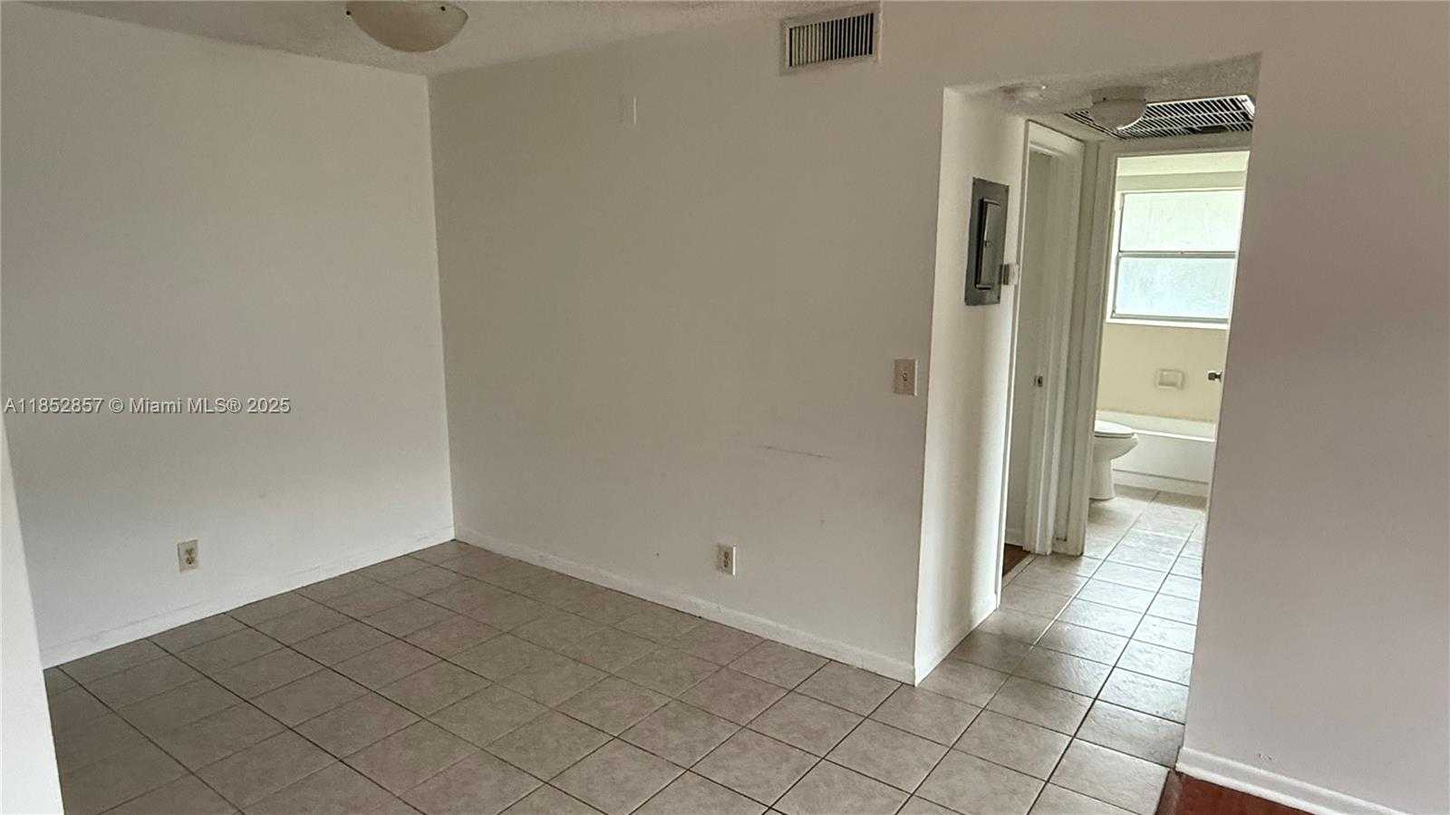 Small Image of 1032 TWIN LAKES DR #21-G, Coral Springs Number 9