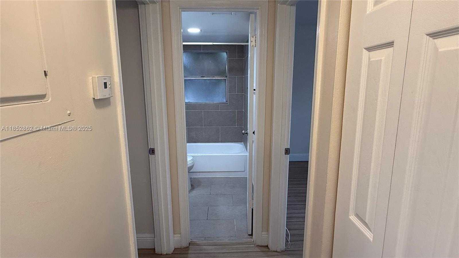 Small Image of 1006 TWIN LAKES DR #20-E, Coral Springs Number 18