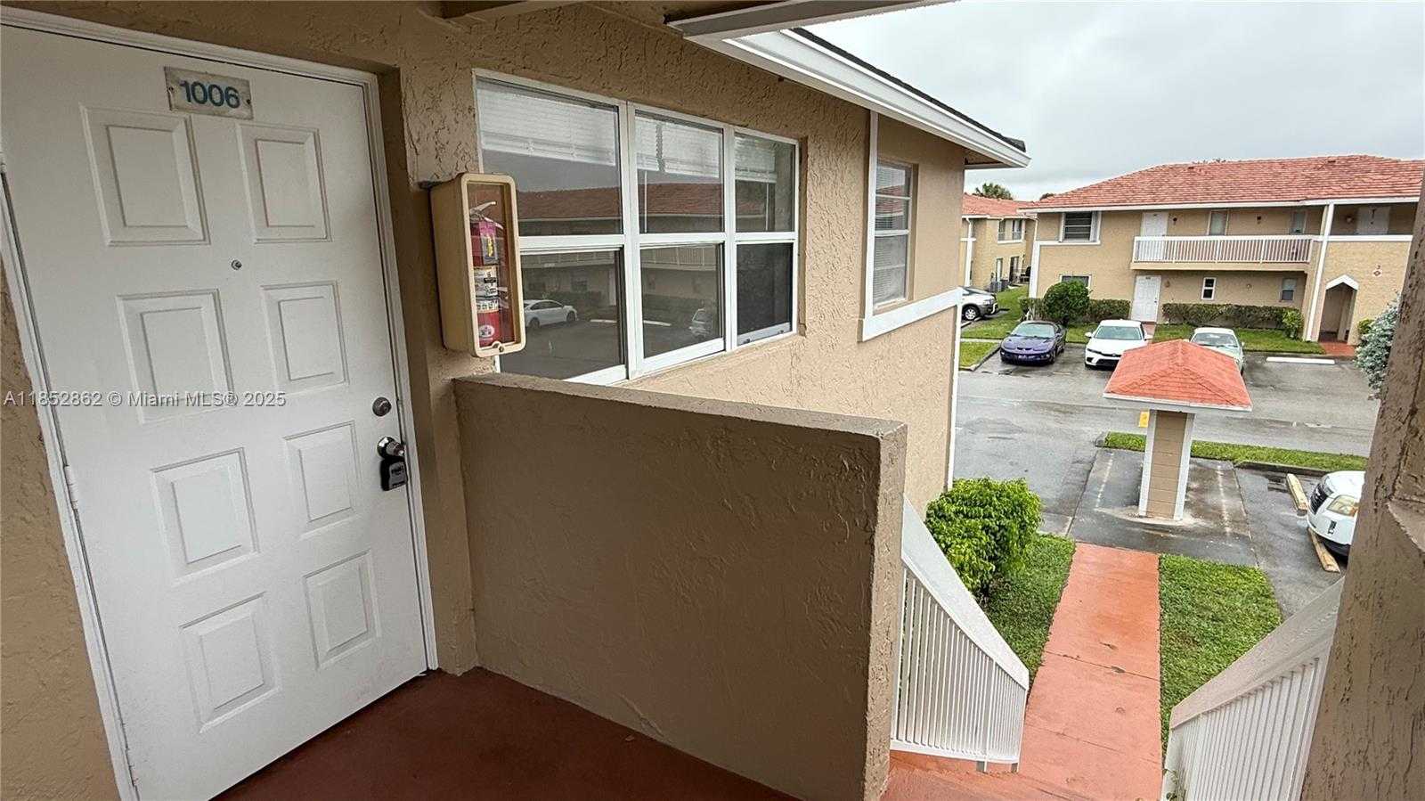 Small Image of 1006 TWIN LAKES DR #20-E, Coral Springs Number 2