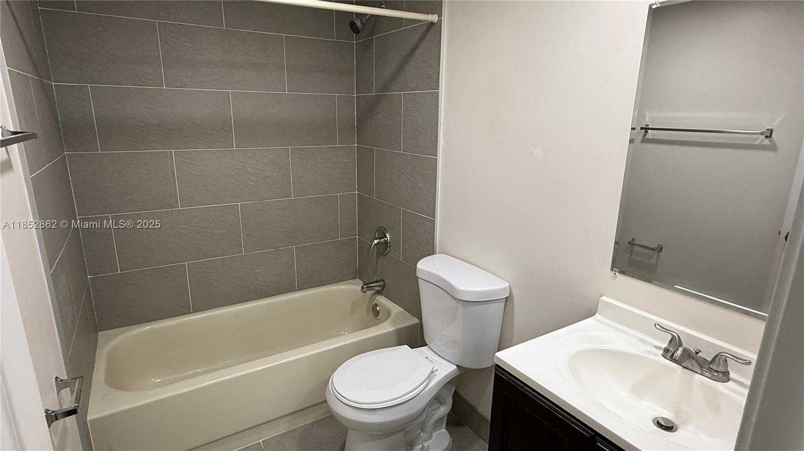 Small Image of 1006 TWIN LAKES DR #20-E, Coral Springs Number 24