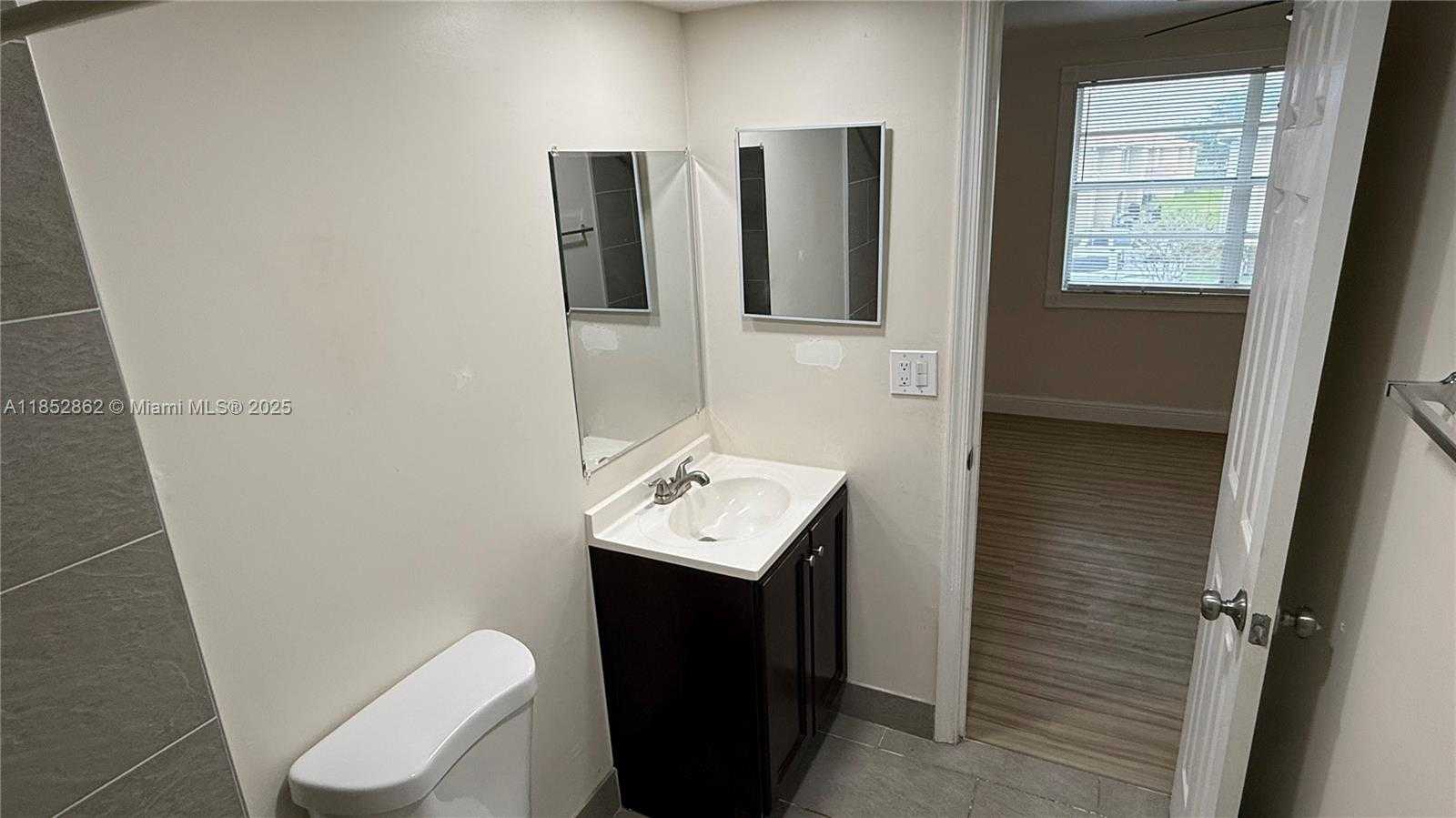 Small Image of 1006 TWIN LAKES DR #20-E, Coral Springs Number 25