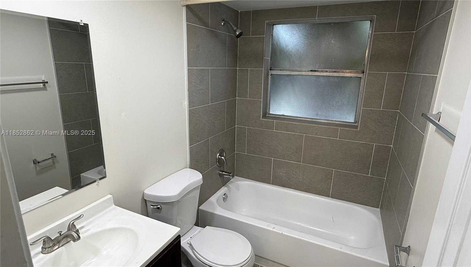 Small Image of 1006 TWIN LAKES DR #20-E, Coral Springs Number 27