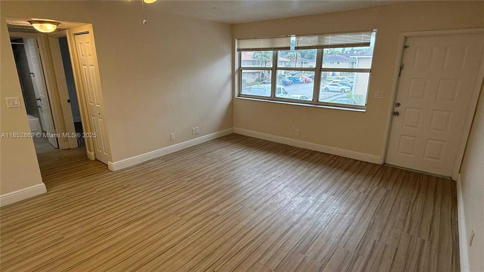 Small Image of 1006 TWIN LAKES DR #20-E, Coral Springs Number 7