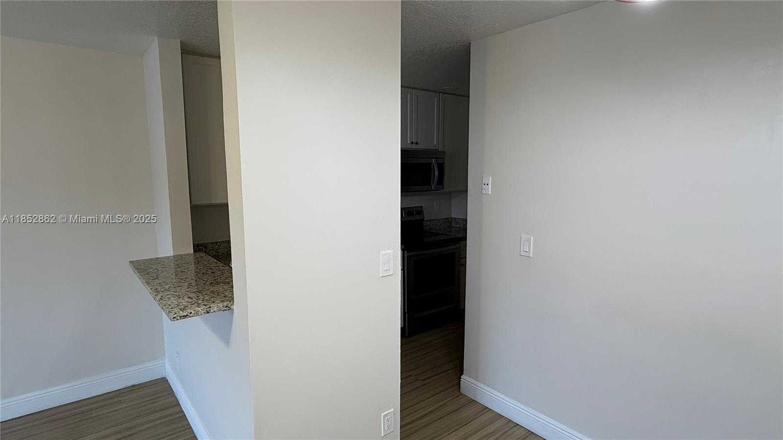 Small Image of 1006 TWIN LAKES DR #20-E, Coral Springs Number 9