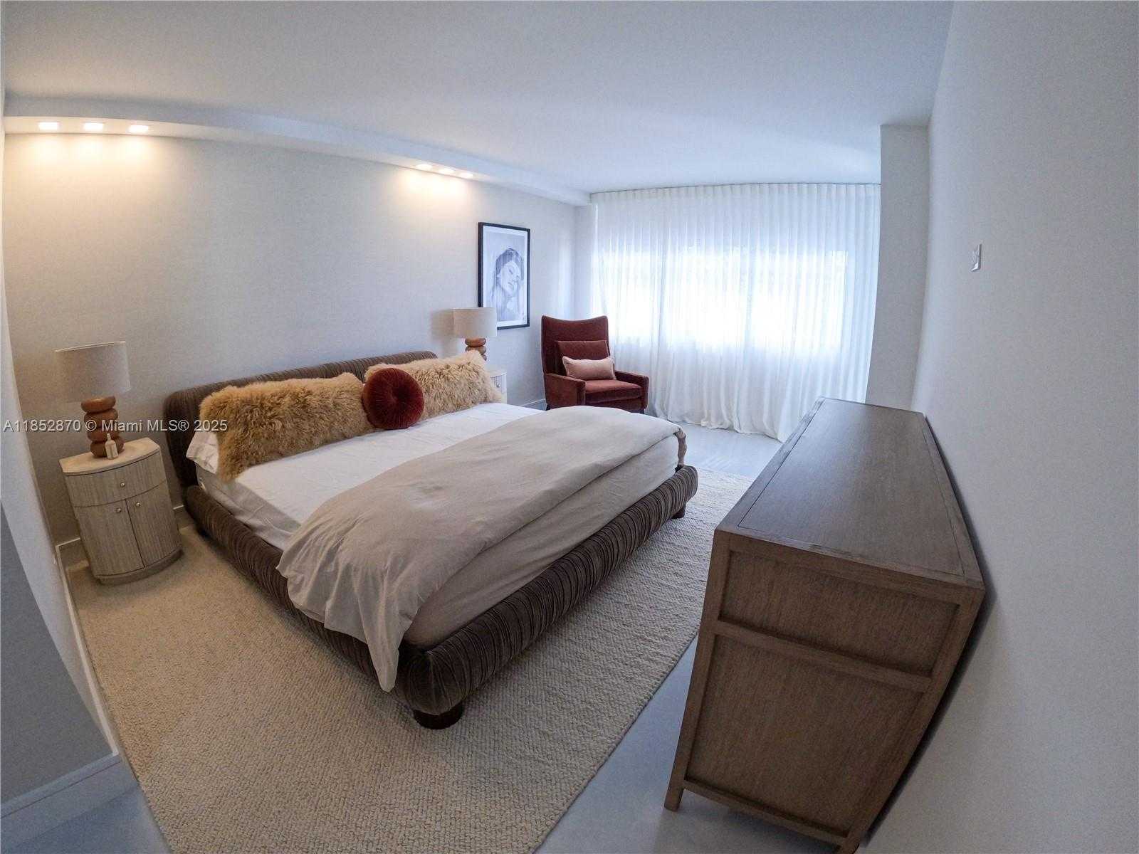 Small Image of 6039 COLLINS AVE #715, Miami Beach Number 18