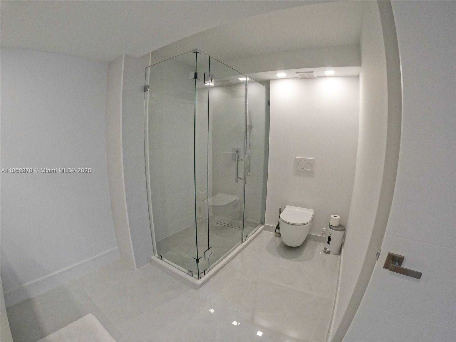 Small Image of 6039 COLLINS AVE #715, Miami Beach Number 25