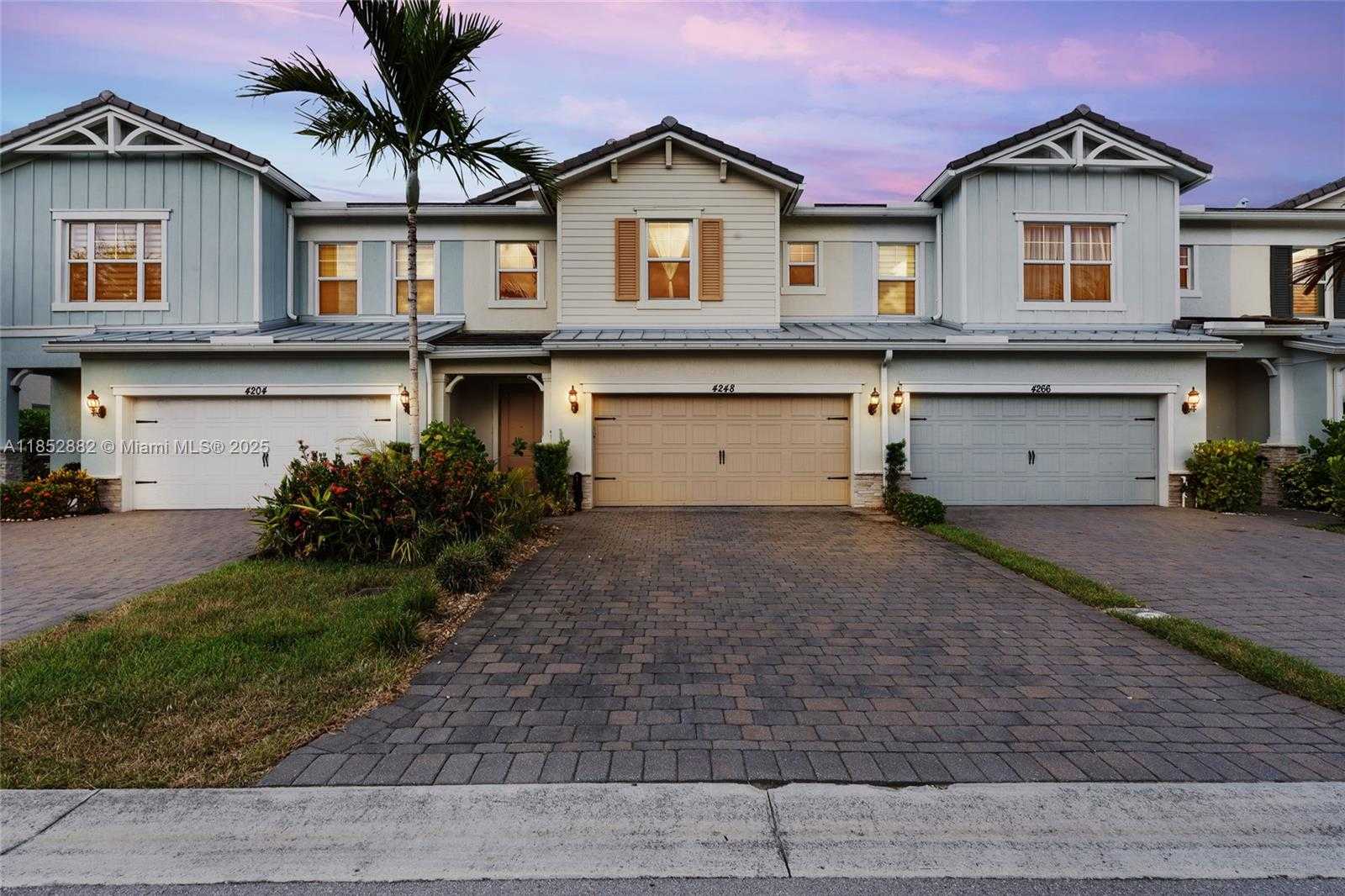 Small Image of 4248 FICUS ST, Hollywood Number 2