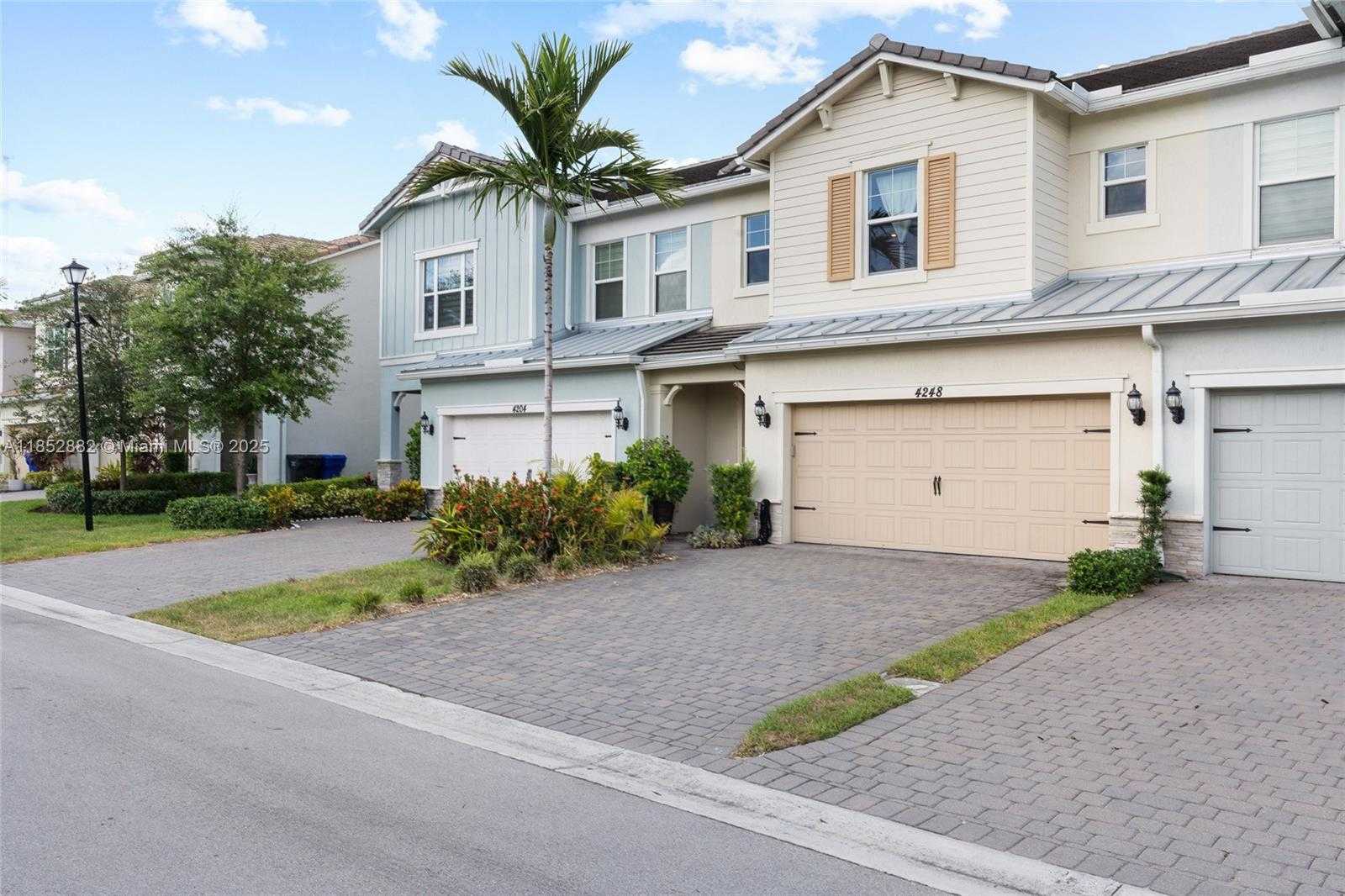 Small Image of 4248 FICUS ST, Hollywood Number 4