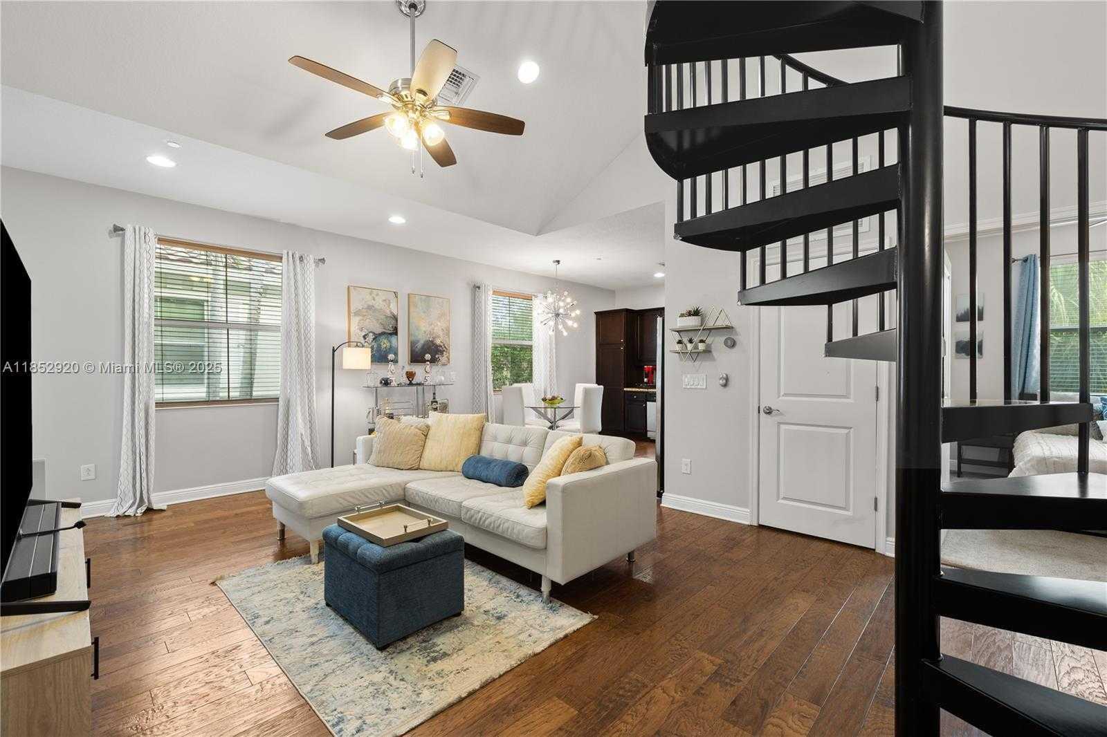 Small Image of 8154 CASCADA ISLES DR, Cooper City Number 10