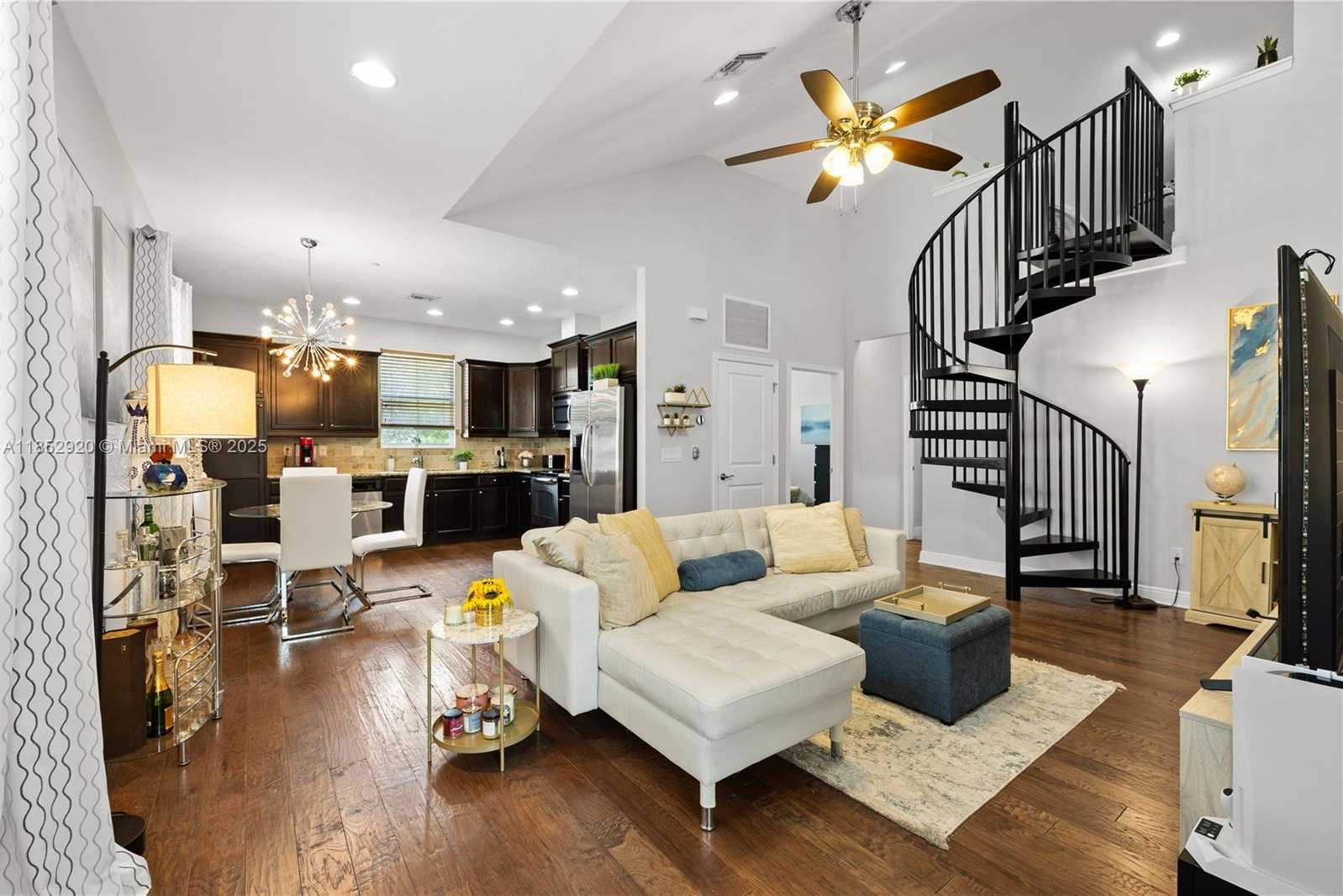 Small Image of 8154 CASCADA ISLES DR, Cooper City Number 11