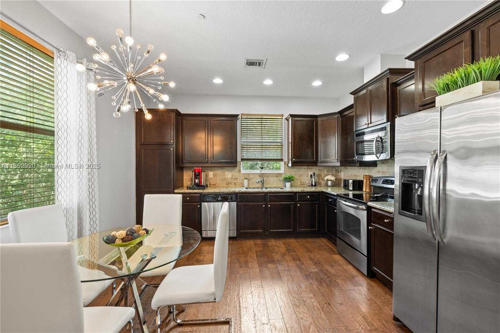 Small Image of 8154 CASCADA ISLES DR, Cooper City Number 14