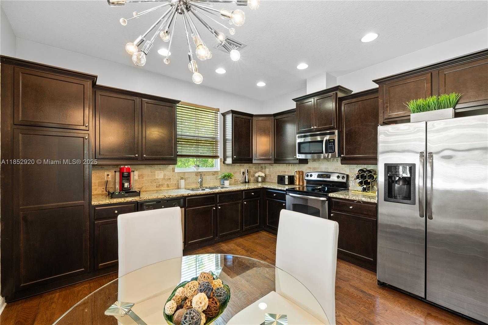 Small Image of 8154 CASCADA ISLES DR, Cooper City Number 15