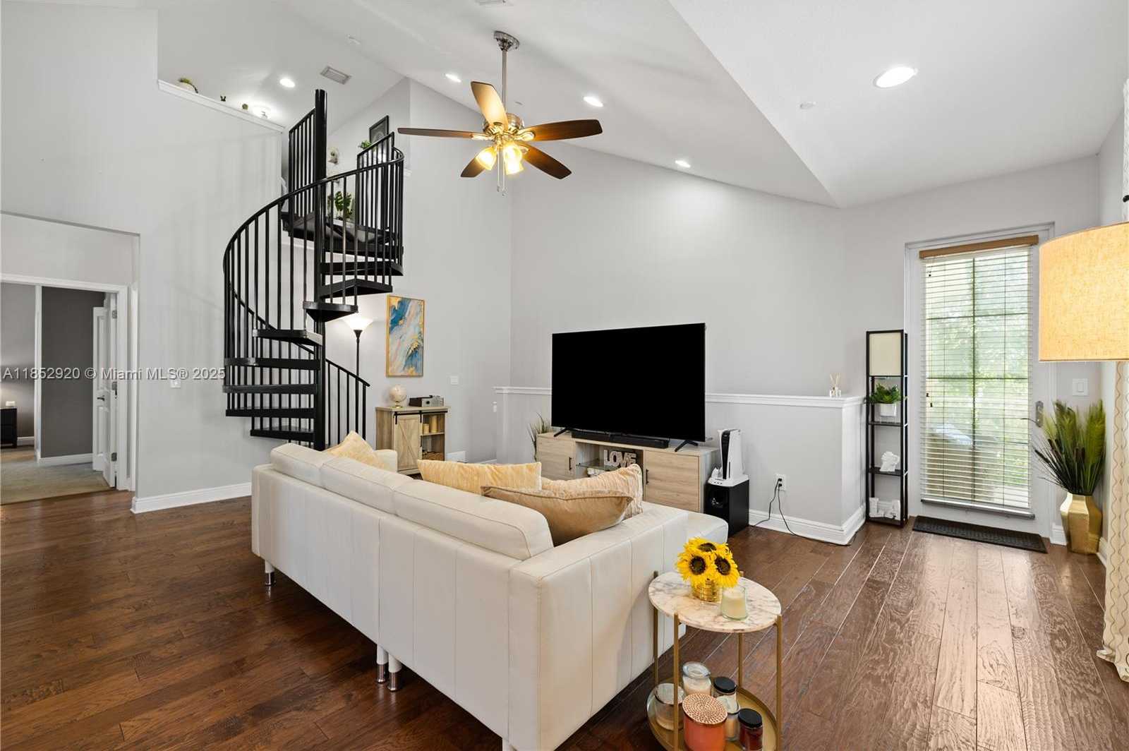 Small Image of 8154 CASCADA ISLES DR, Cooper City Number 16