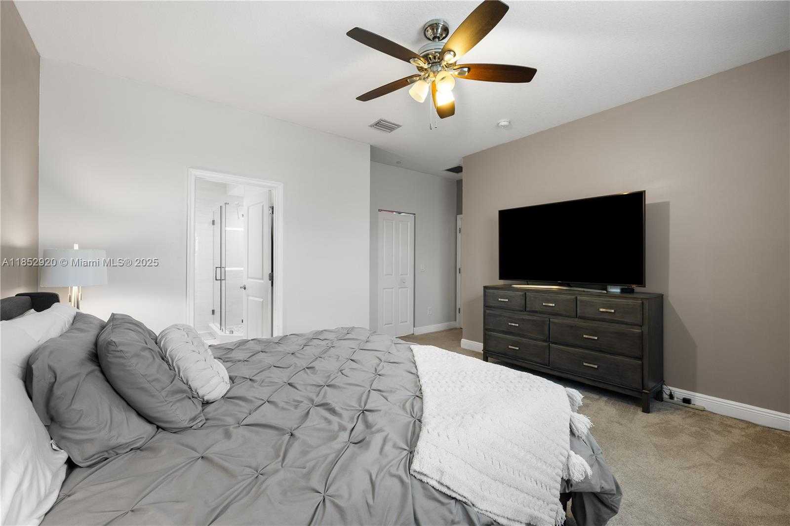 Small Image of 8154 CASCADA ISLES DR, Cooper City Number 22
