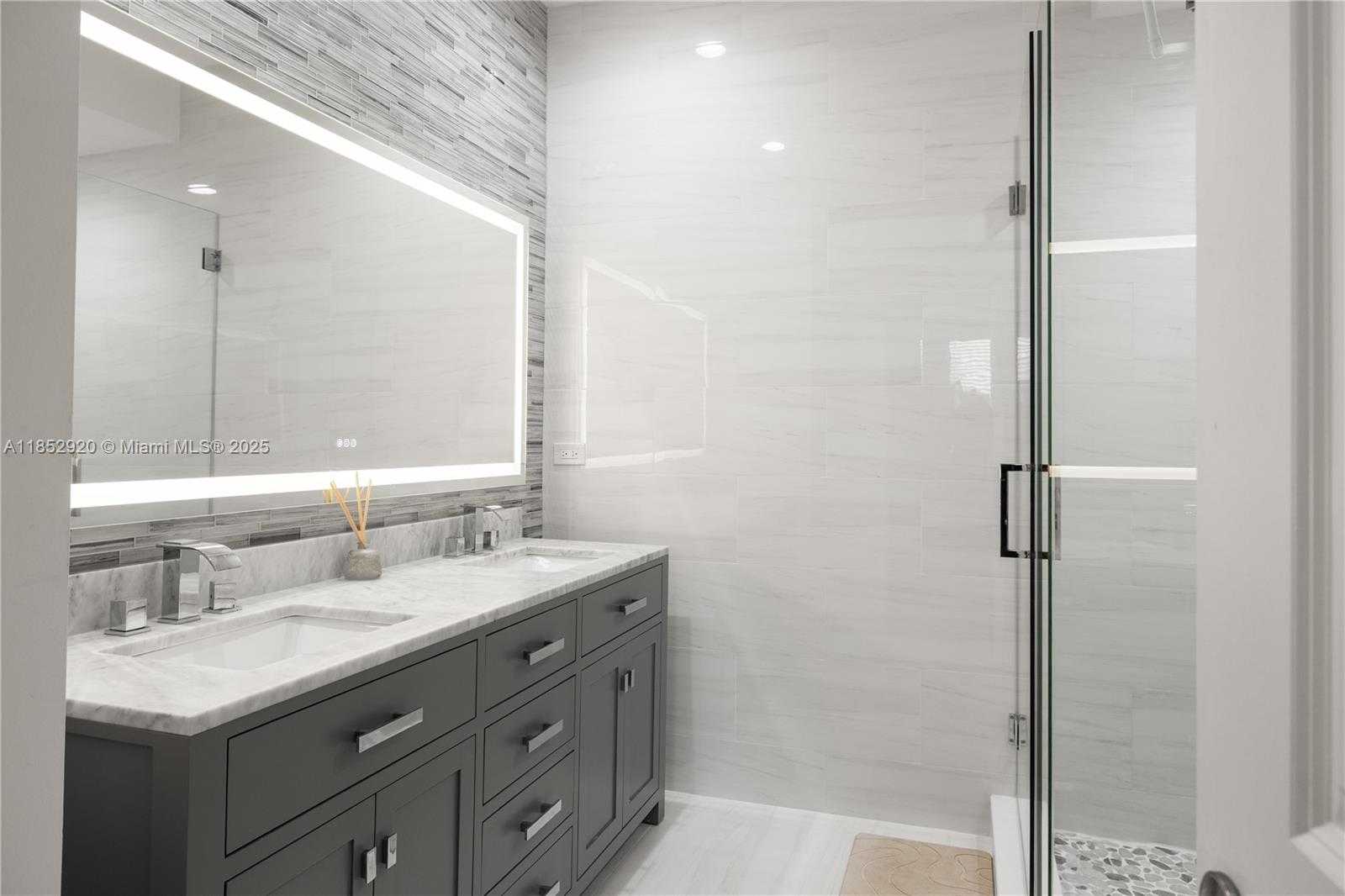 Small Image of 8154 CASCADA ISLES DR, Cooper City Number 25