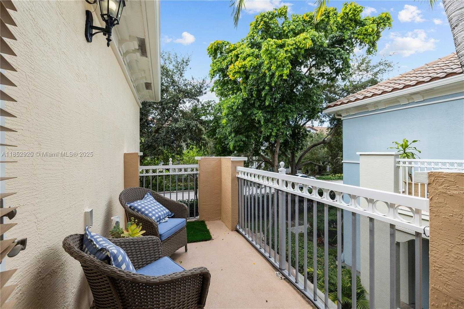 Small Image of 8154 CASCADA ISLES DR, Cooper City Number 27