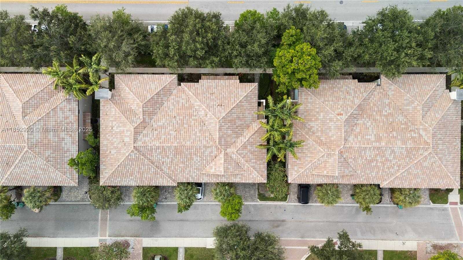 Small Image of 8154 CASCADA ISLES DR, Cooper City Number 35