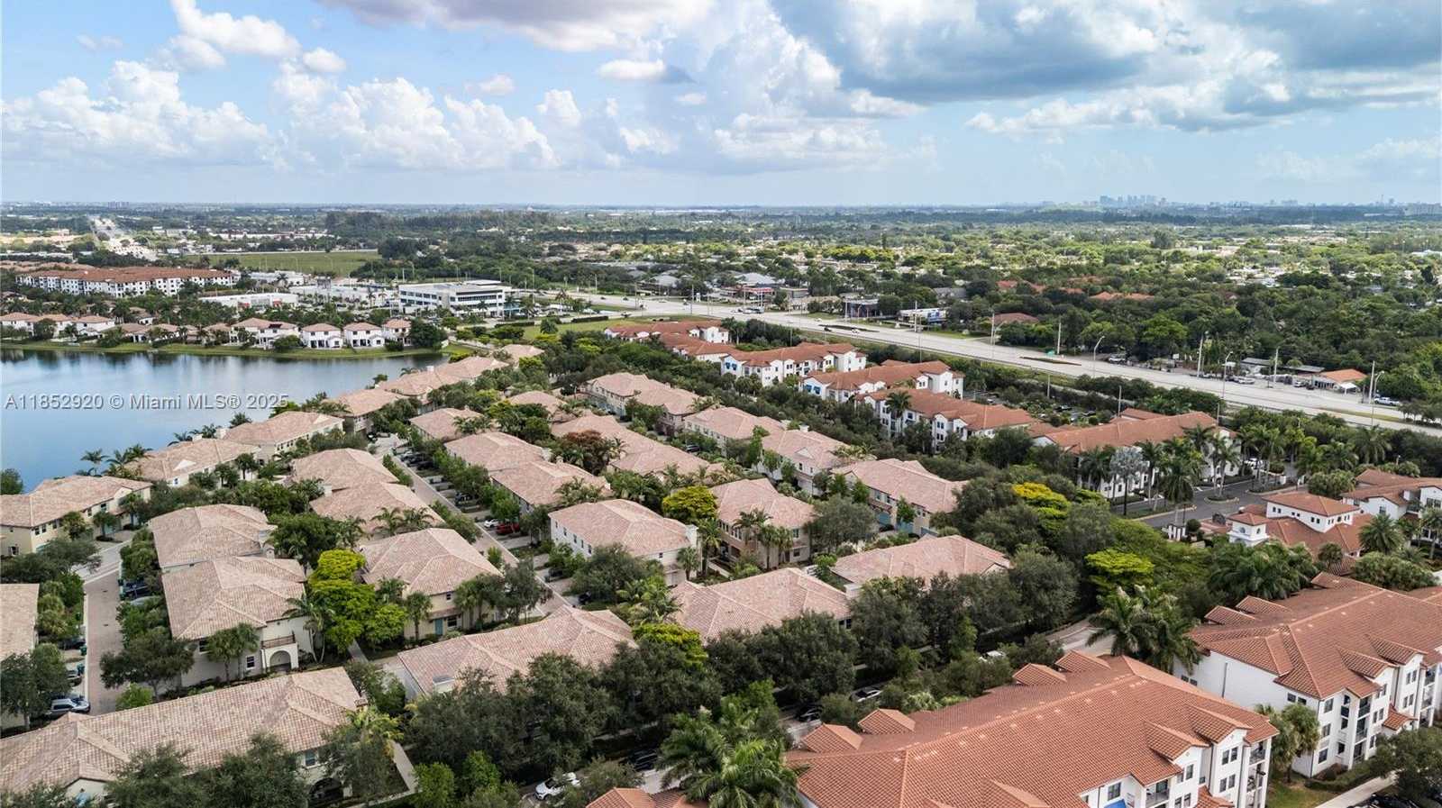 Small Image of 8154 CASCADA ISLES DR, Cooper City Number 37