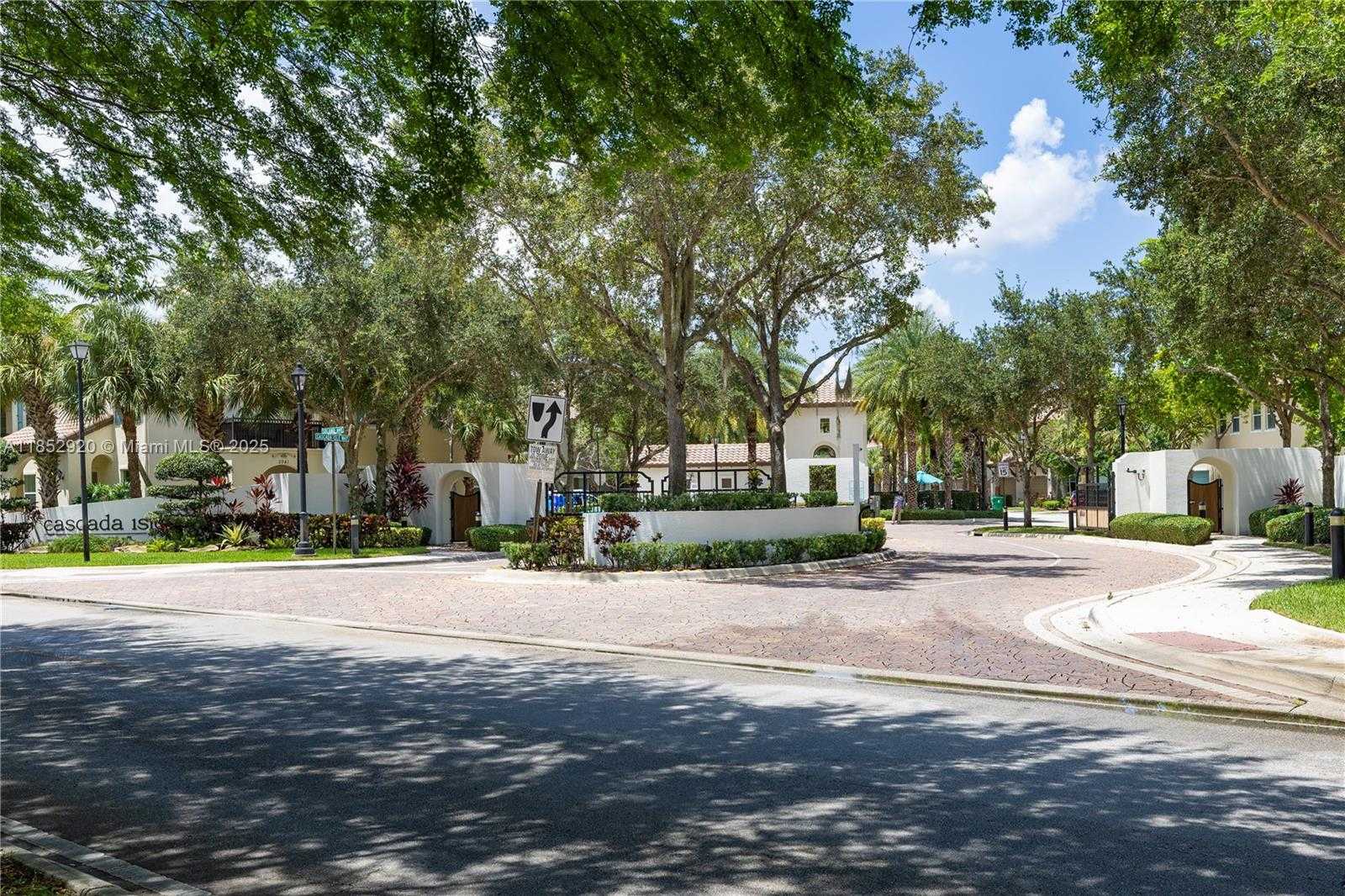 Small Image of 8154 CASCADA ISLES DR, Cooper City Number 42