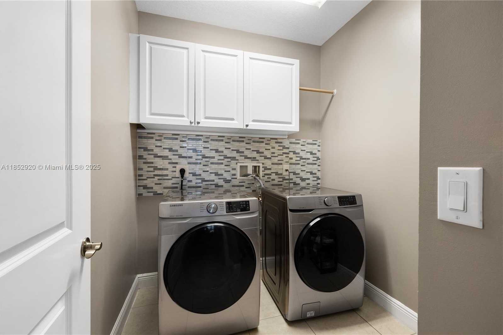 Small Image of 8154 CASCADA ISLES DR, Cooper City Number 8
