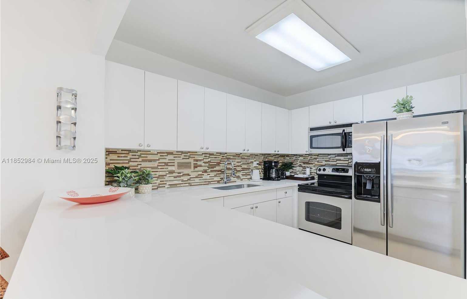 Small Image of 2301 COLLINS AVE #523, Miami Beach Number 10