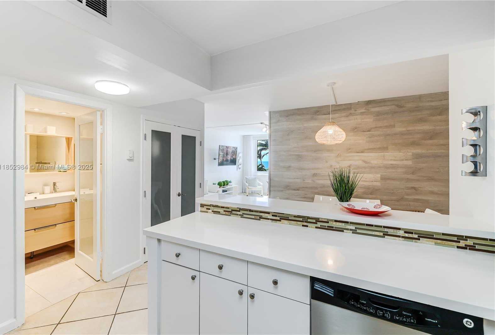 Small Image of 2301 COLLINS AVE #523, Miami Beach Number 14