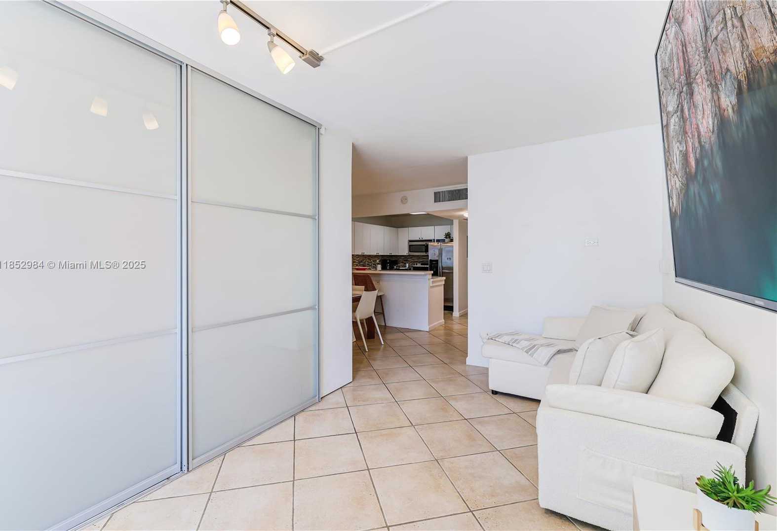 Small Image of 2301 COLLINS AVE #523, Miami Beach Number 21