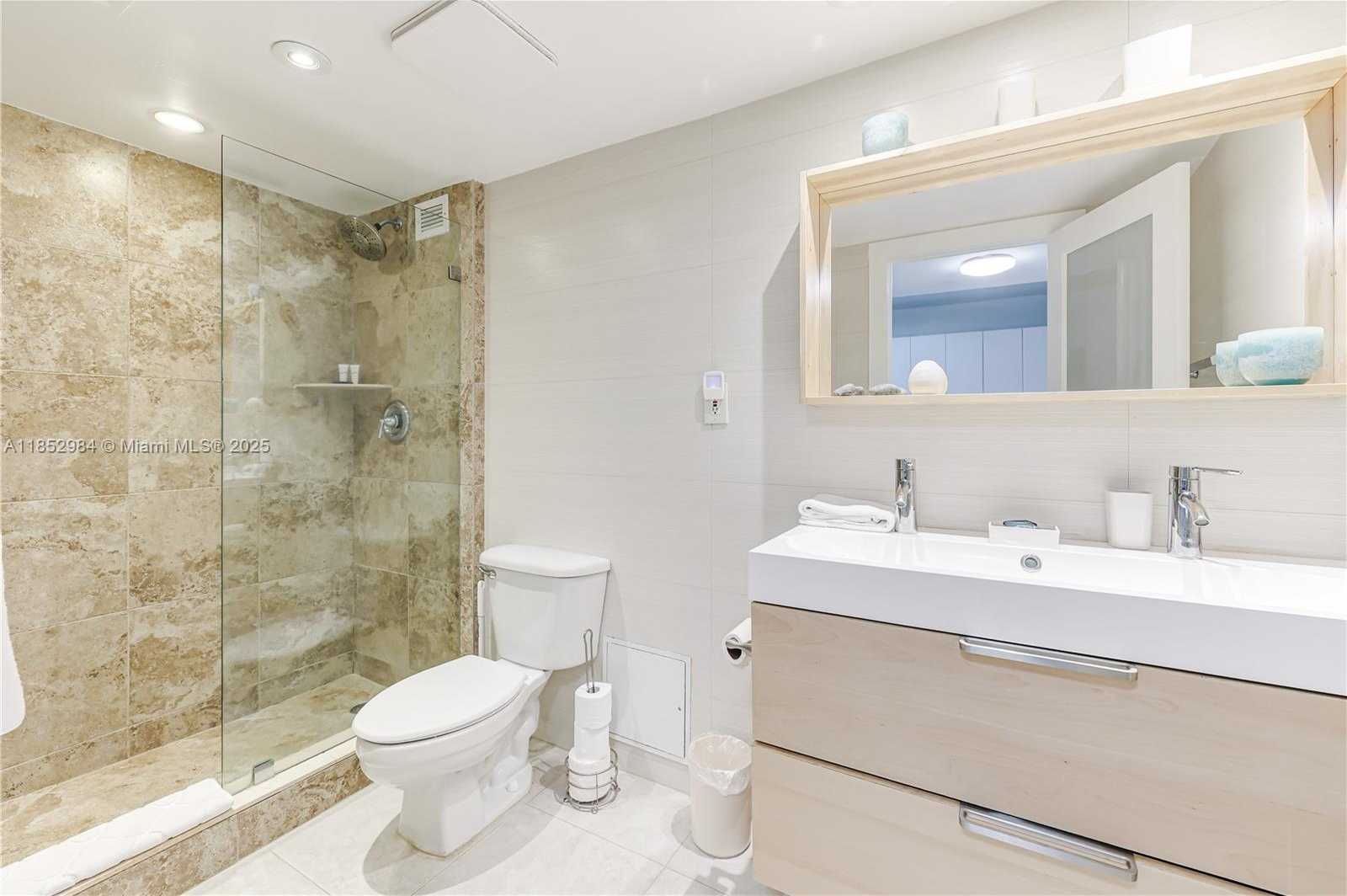 Small Image of 2301 COLLINS AVE #523, Miami Beach Number 31